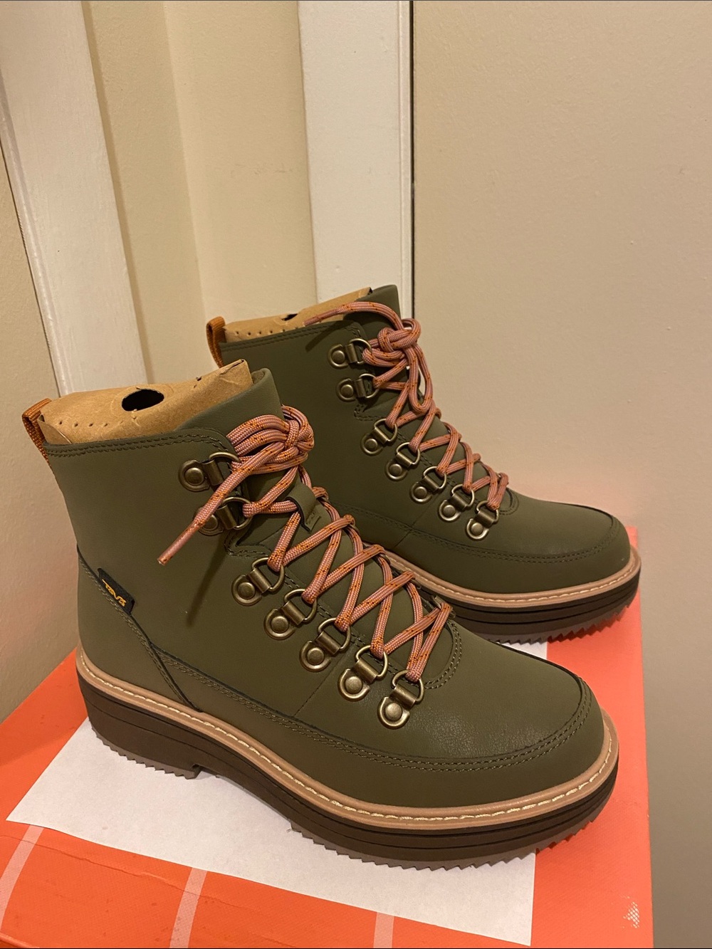 Teva Madera Mid Olive & Brown Hiking Boots.
 US 5 Without Box